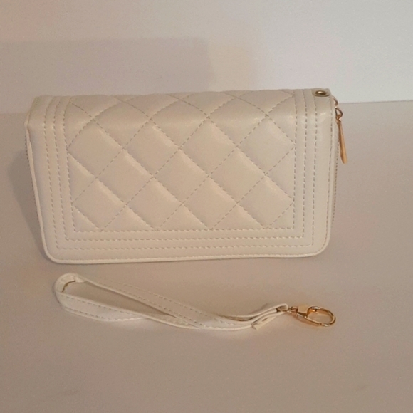 Fashion Wallet Handbags - Fashion wallet. Smoke free home